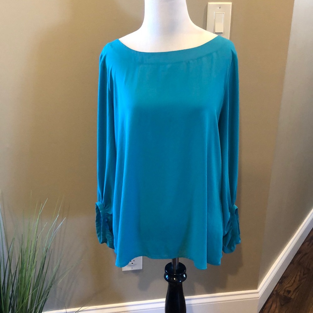 Ann Taylor LOFT. Dressy blouse. Size Medium